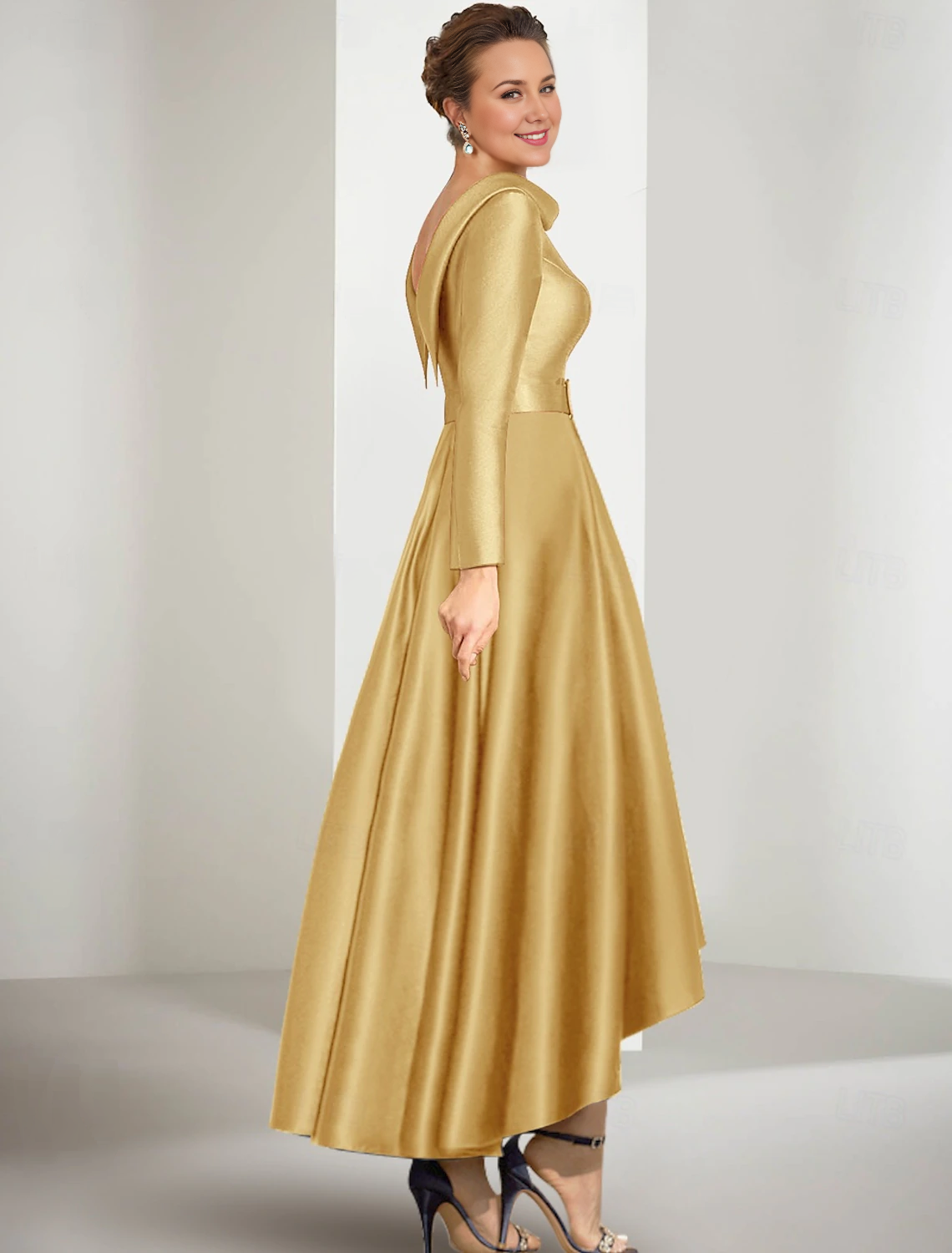 Vestido de madre de la novia de corte A, elegante, cuello joya, asimétrico, de satén, manga larga con faja/cinta